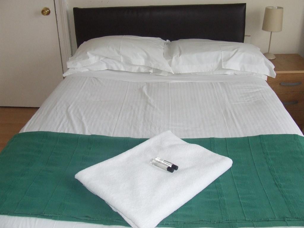 Cedars House Hotel Croydon Eksteriør bilde